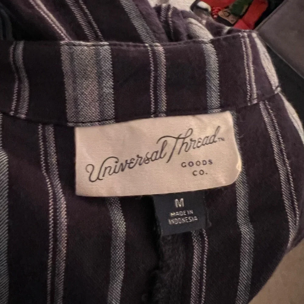 Universal Thread Button Up - Picture 2 of 3